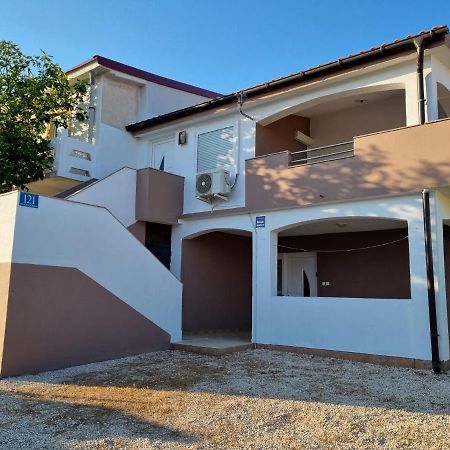 Apartments Ema Vir Luaran gambar