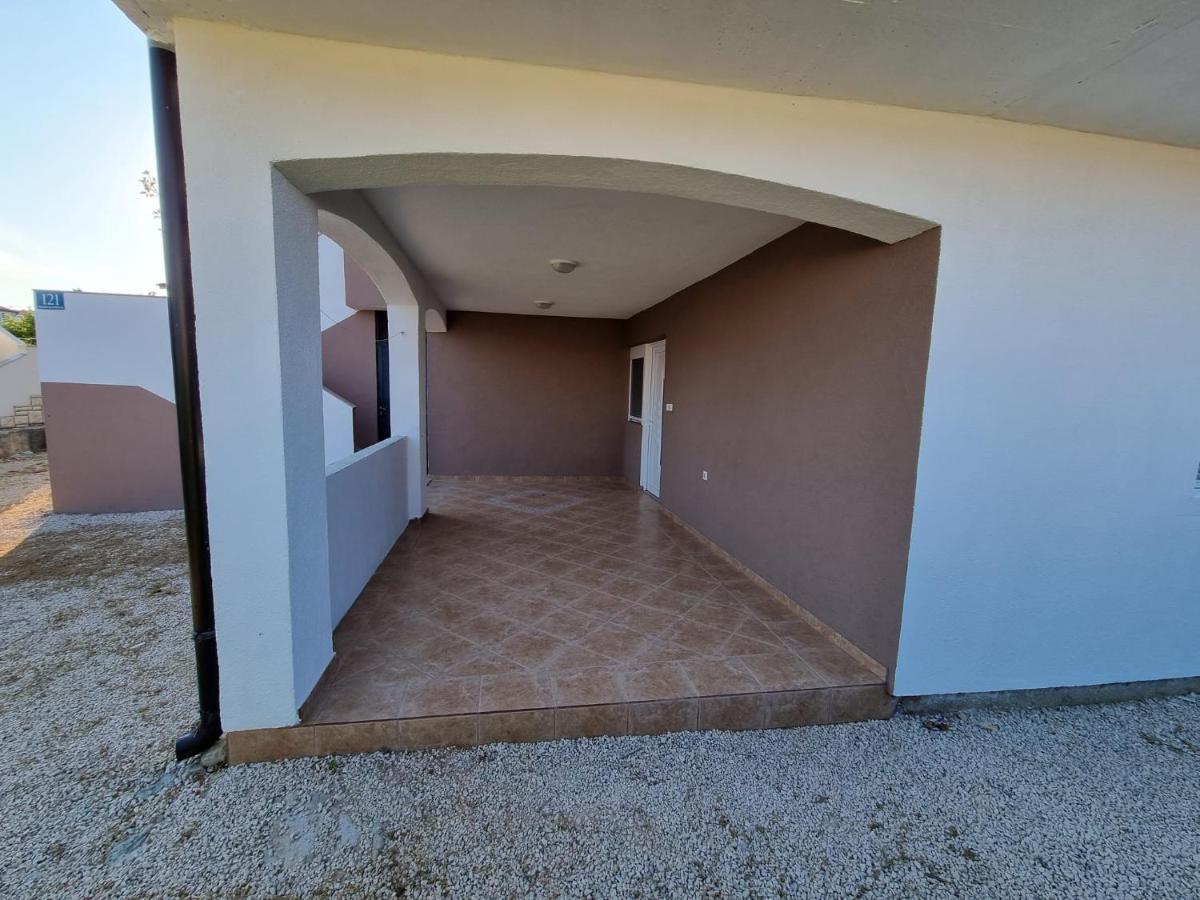 Apartments Ema Vir Luaran gambar