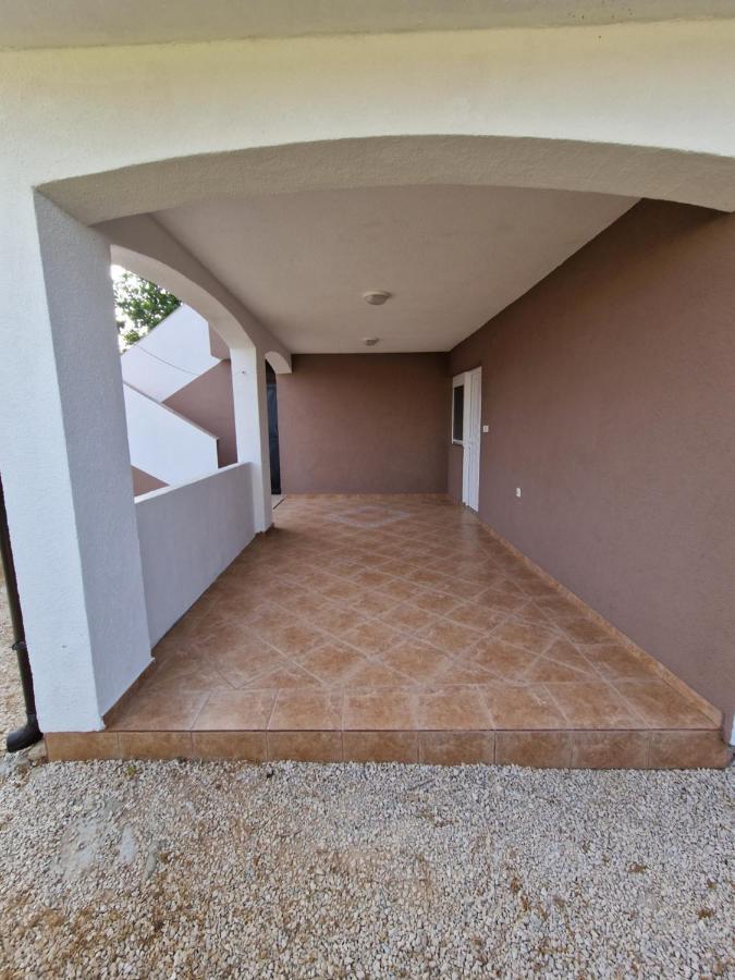 Apartments Ema Vir Luaran gambar