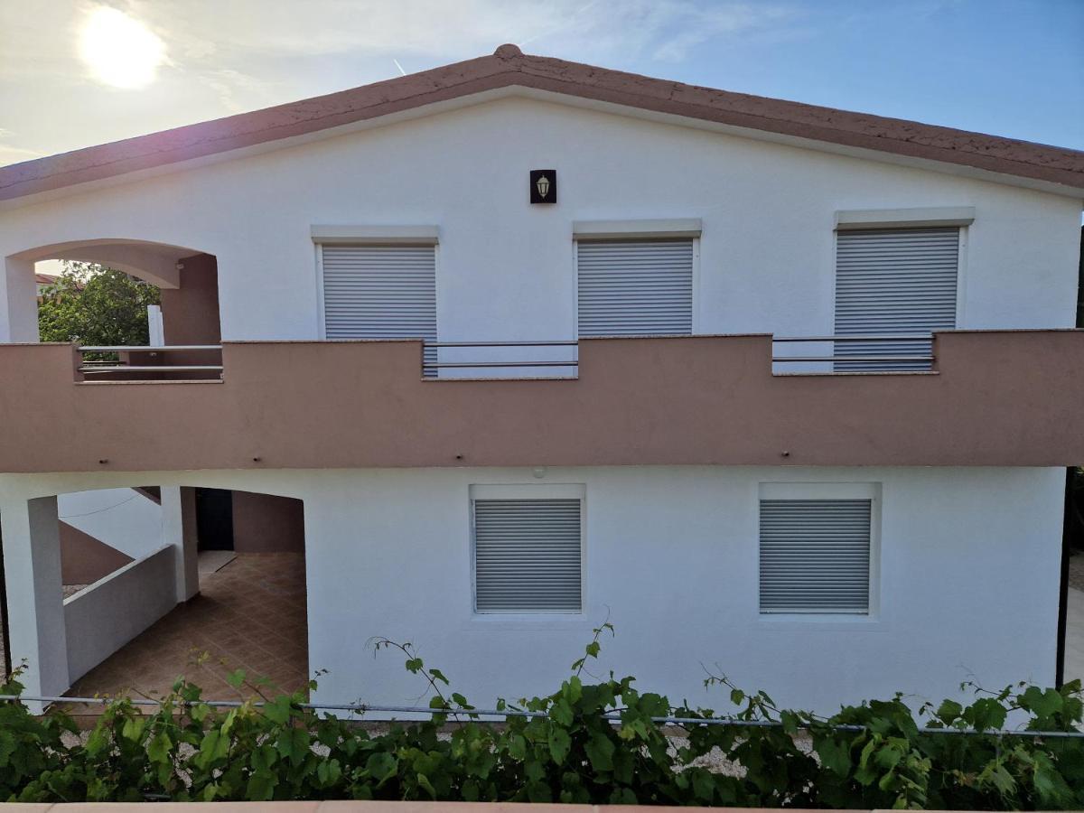 Apartments Ema Vir Luaran gambar