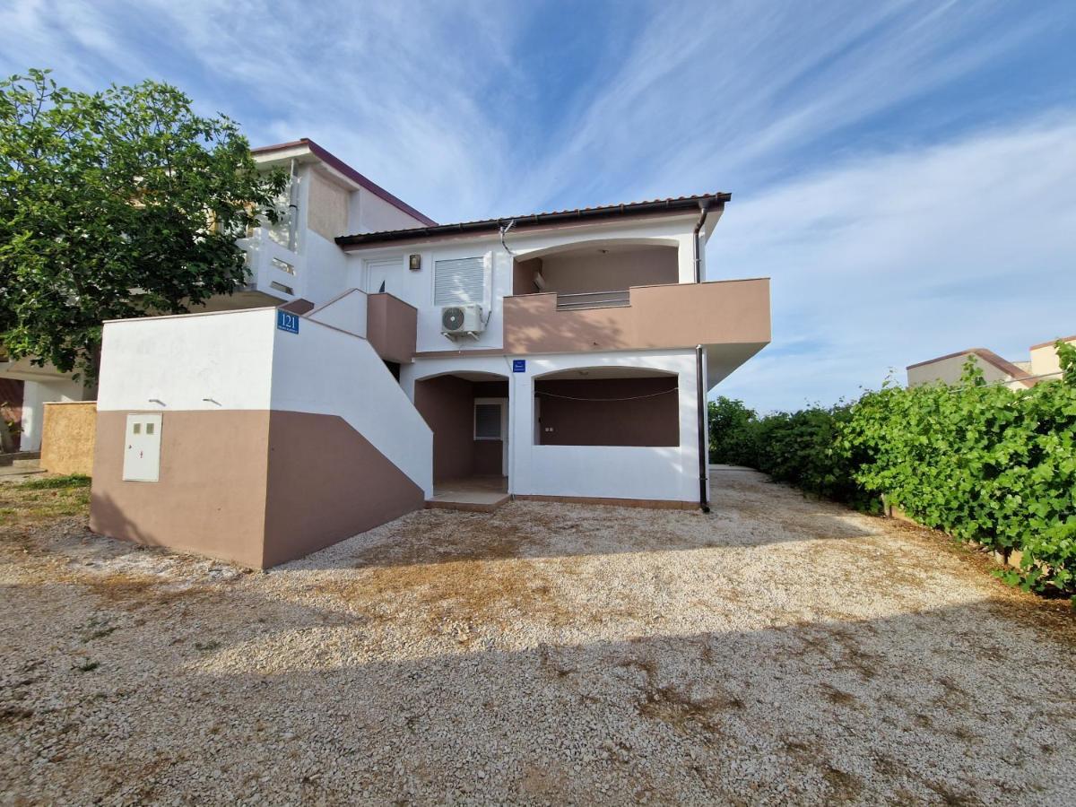 Apartments Ema Vir Luaran gambar