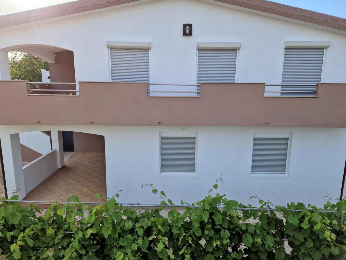 Apartments Ema Vir Luaran gambar