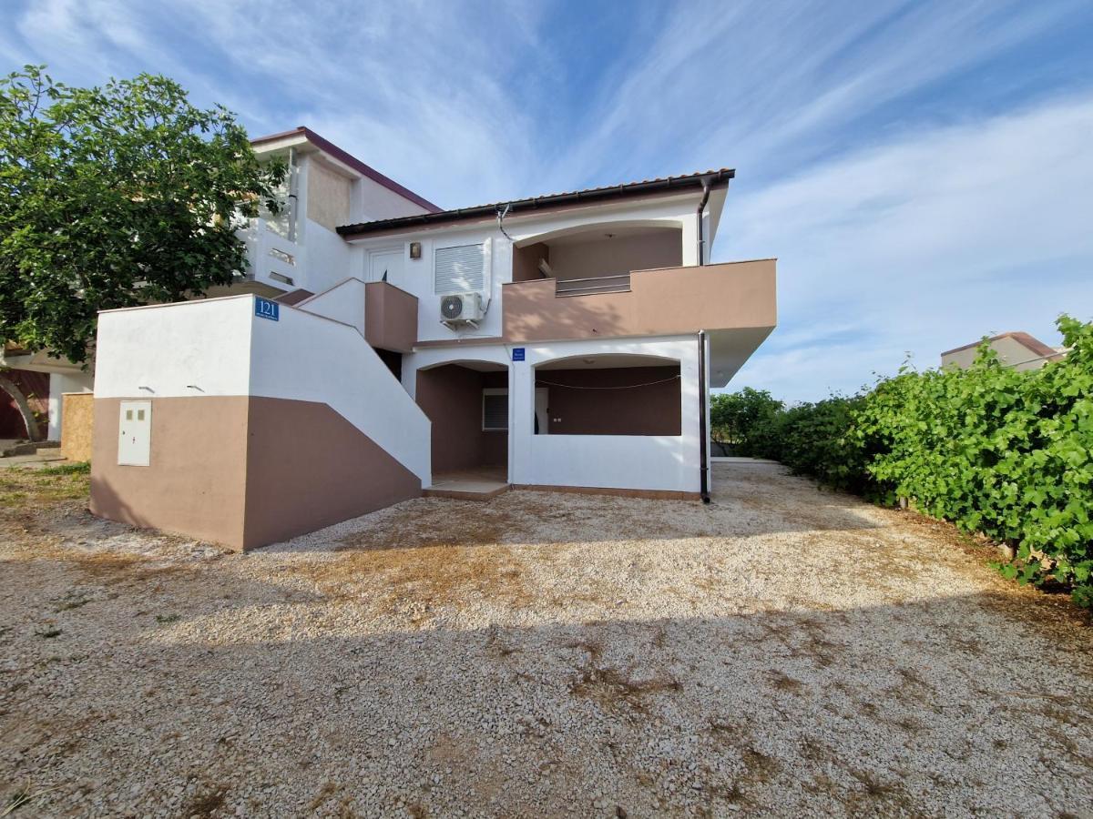 Apartments Ema Vir Luaran gambar