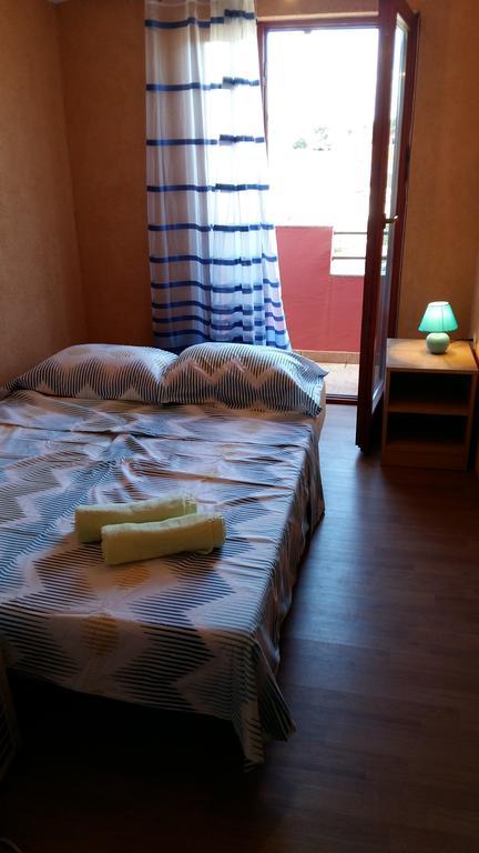 Apartments Ema Vir Luaran gambar