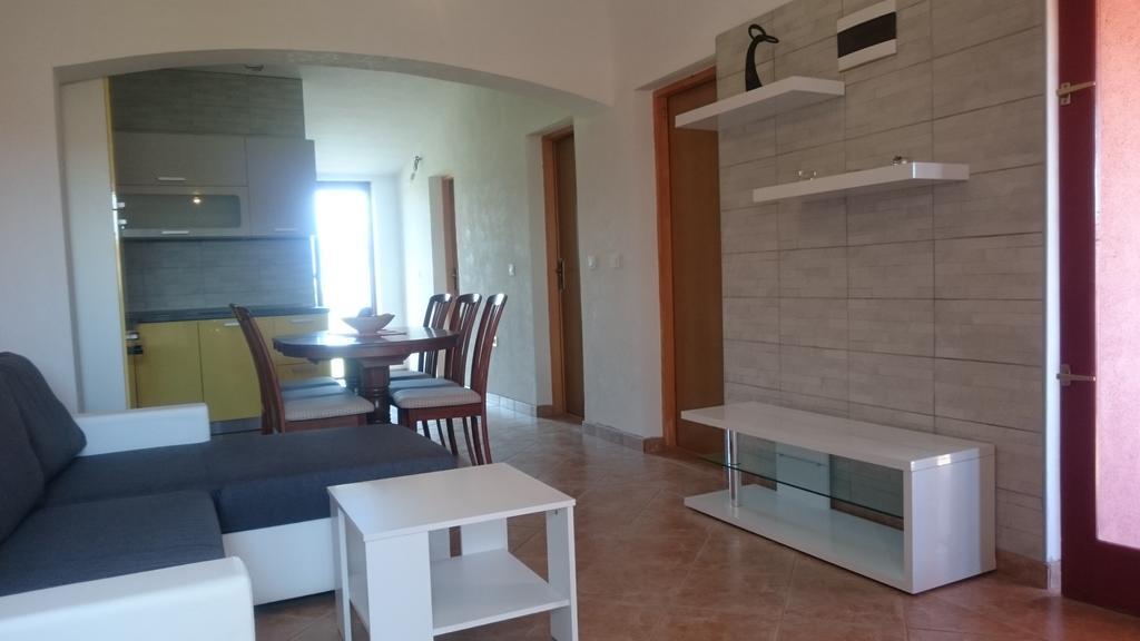 Apartments Ema Vir Luaran gambar