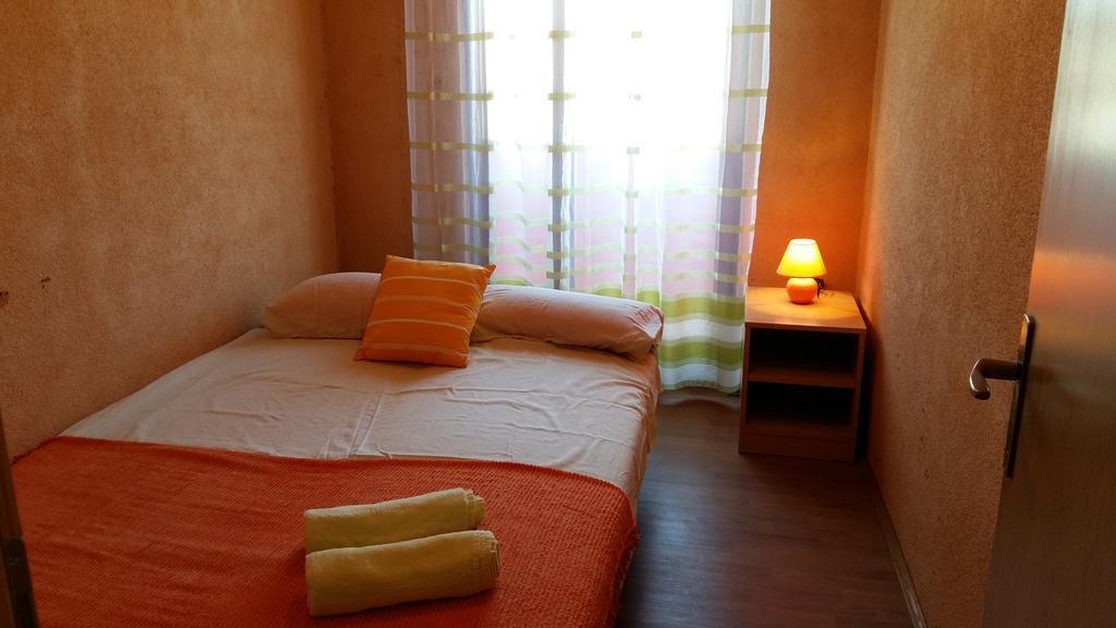 Apartments Ema Vir Luaran gambar