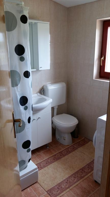 Apartments Ema Vir Luaran gambar