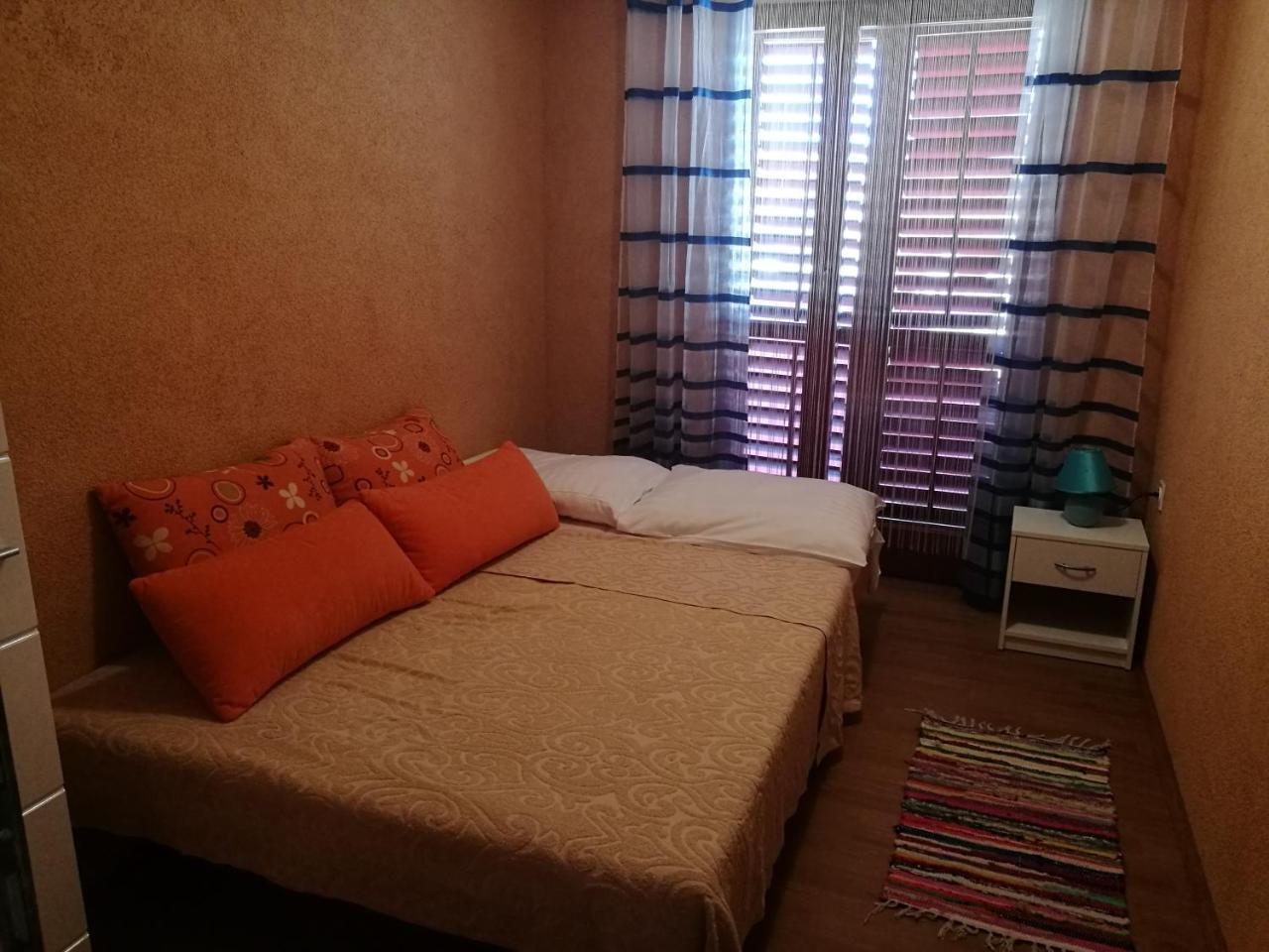 Apartments Ema Vir Luaran gambar