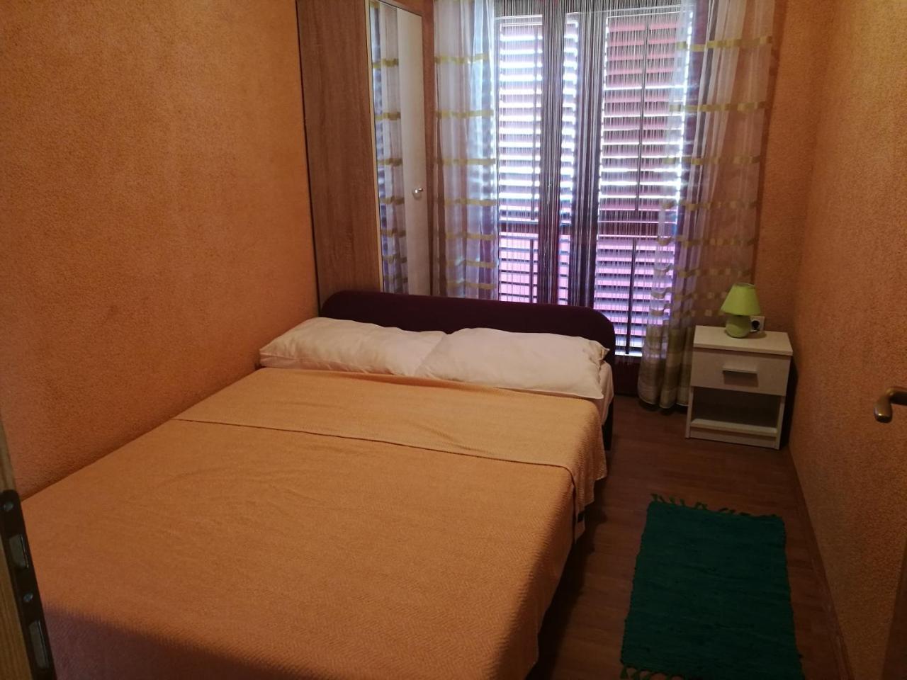 Apartments Ema Vir Luaran gambar