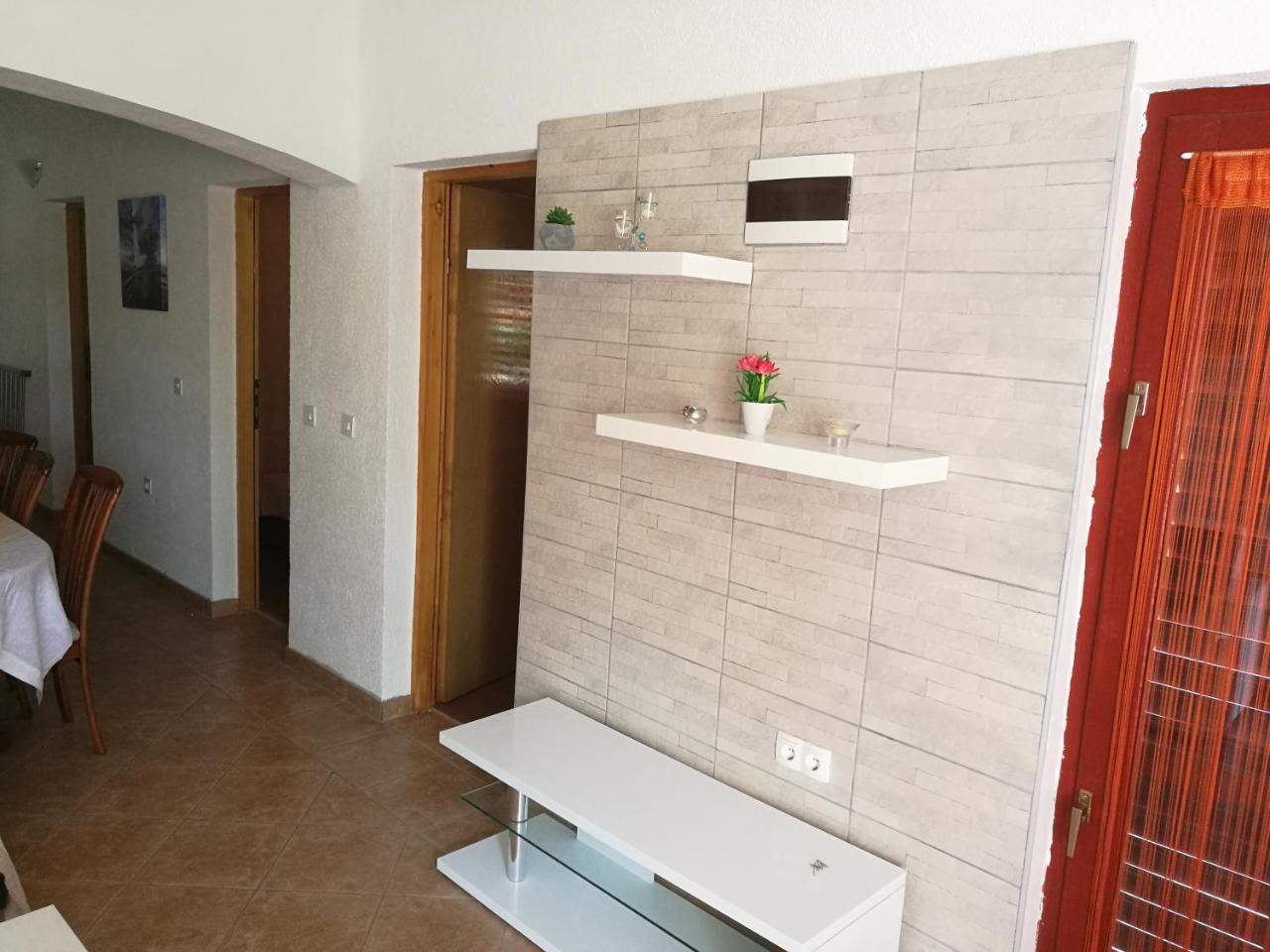 Apartments Ema Vir Luaran gambar